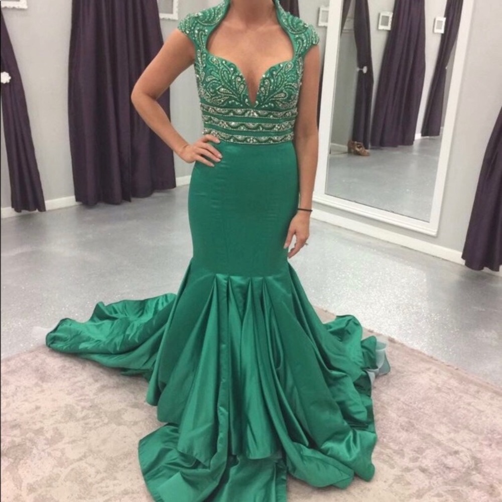 Gorgeous Emerald Green Mac Duggal Gown